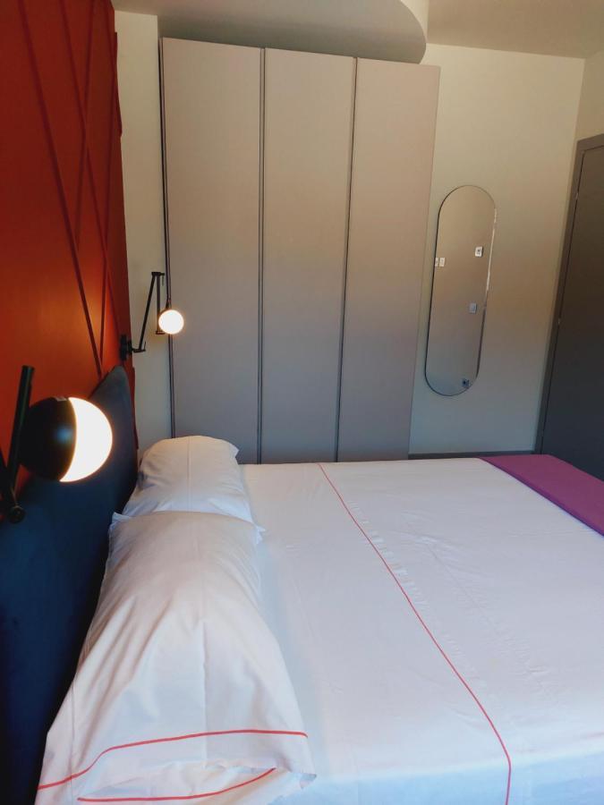 The 6 Apartments Rimini Bagian luar foto